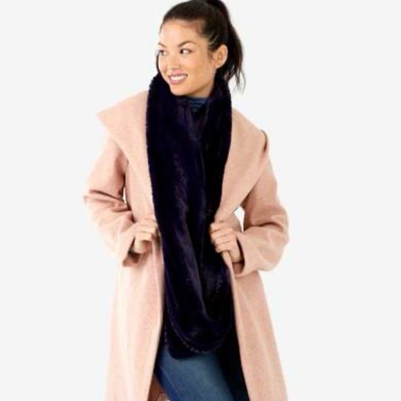 ❄️ NWT The Jetset Diaries Faux Fur Infinity Scarf in Navy ❄️ - Picture 2 of 5